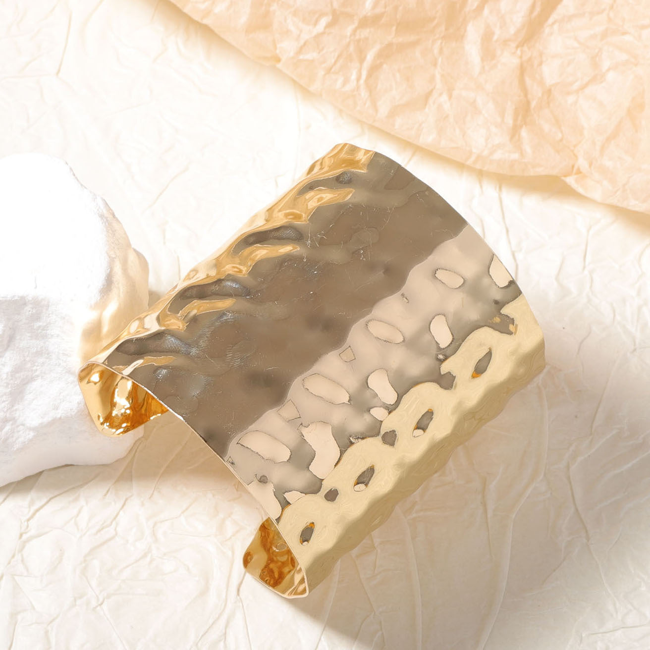 Retro Minimalist Geometric Open-End Metal Bracelet – Bold Fashion Jewelry for Women