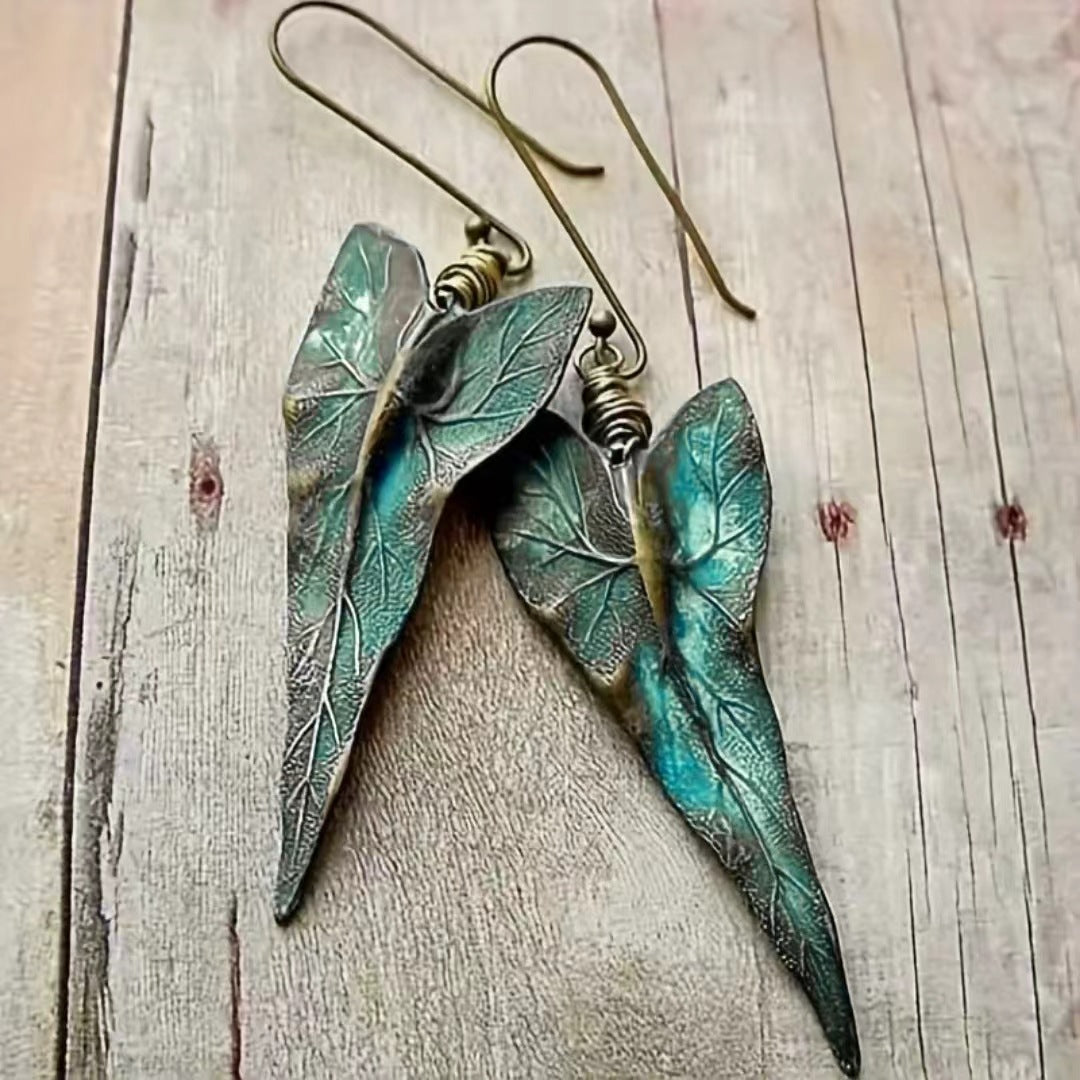 Retro Leaf Shaped Earrings With A Green Leaf Vein Texture
