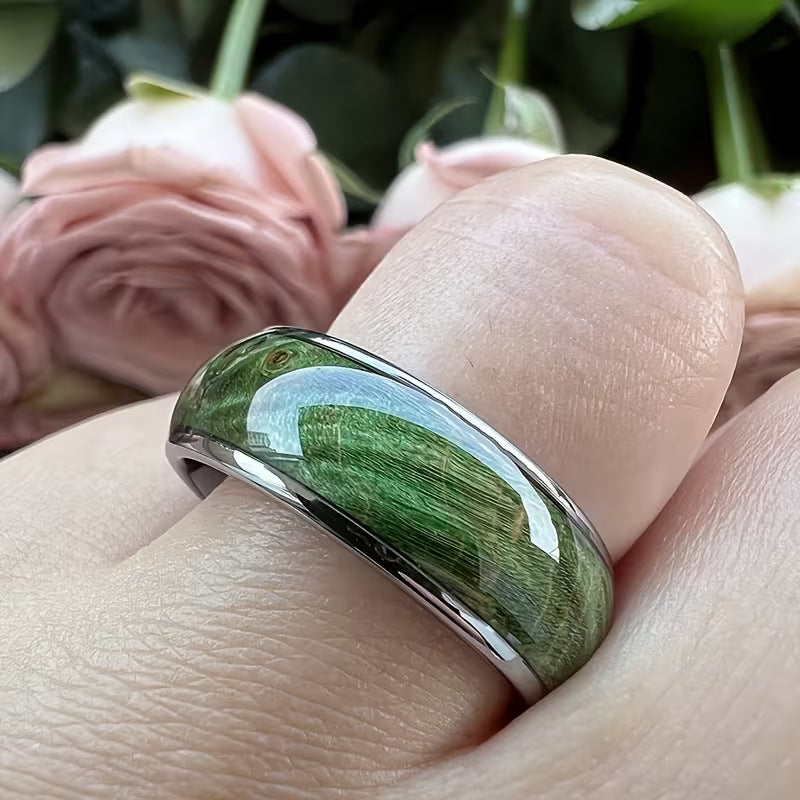 Elegant Green Wood-Grain Ring