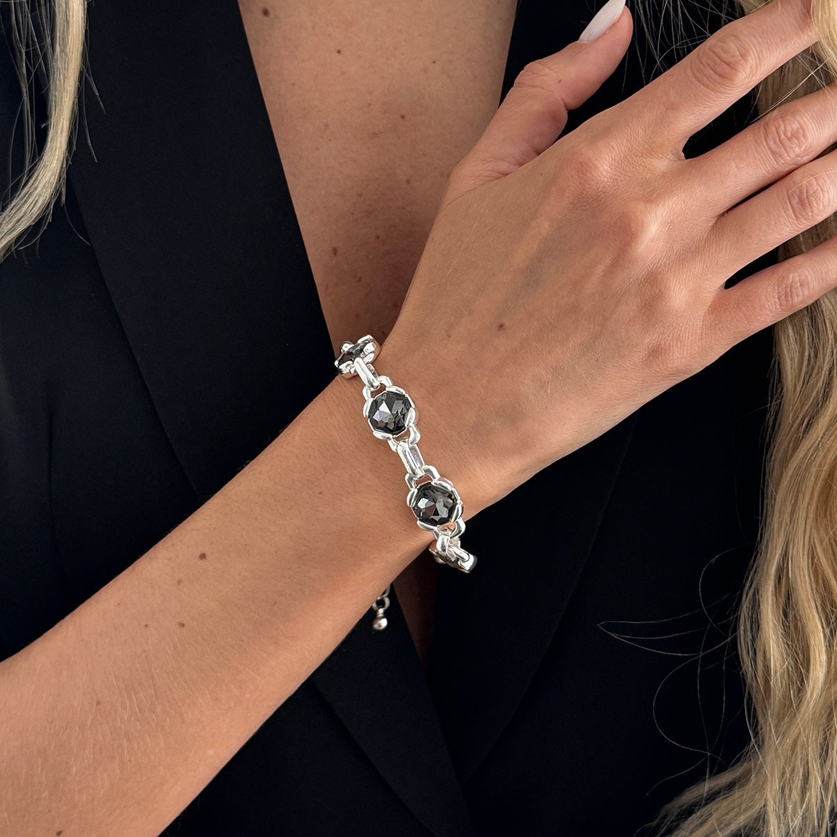 Minimalist Oval Hollow Cubic Zirconia Bracelet – Cool Geometric Luxury Jewelry for Women