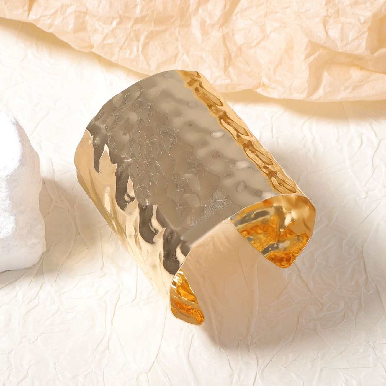 Retro Minimalist Geometric Open-End Metal Bracelet – Bold Fashion Jewelry for Women