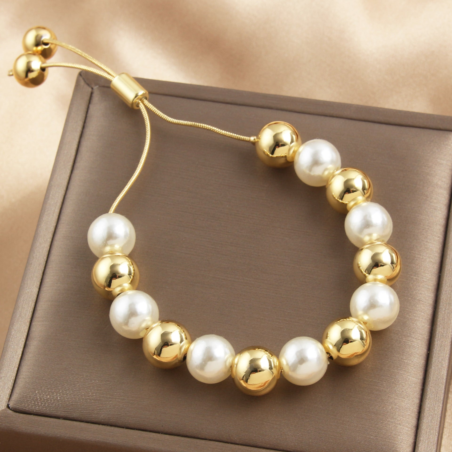 Retro-style Pearl Bracelet With A Pull-chain Design Available In Multiple Sizes And Fully Adjustable